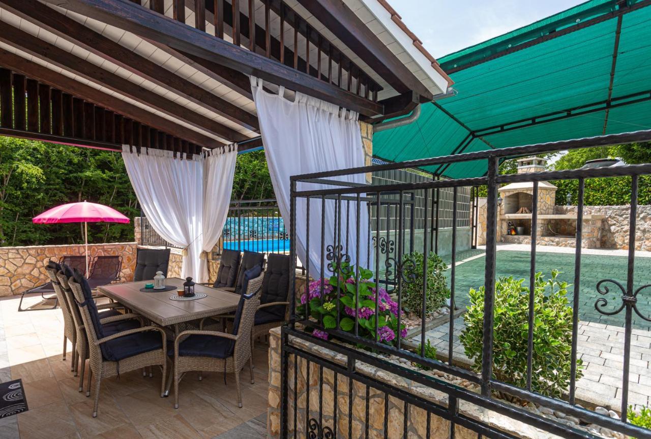 Apartment With A Private Swimming Pool, Garden & Bbq Gostinjac Exterior photo