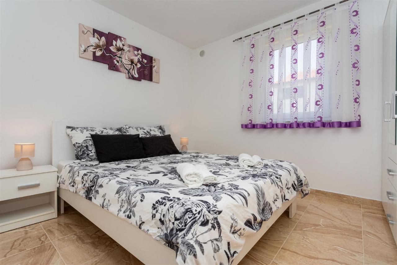 Apartment With A Private Swimming Pool, Garden & Bbq Gostinjac Exterior photo