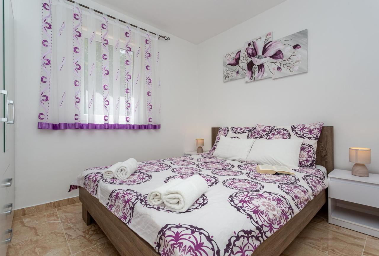 Apartment With A Private Swimming Pool, Garden & Bbq Gostinjac Exterior photo