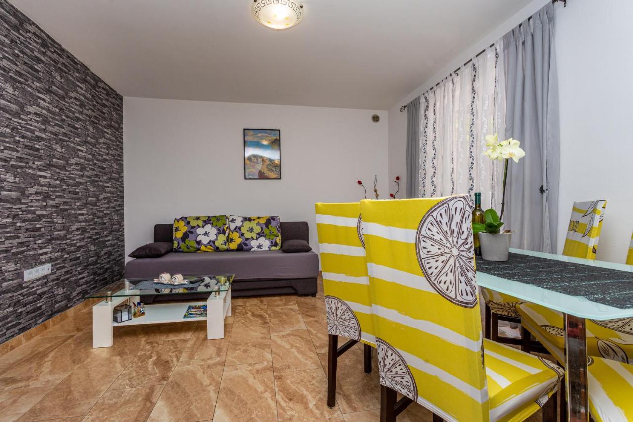 Apartment With A Private Swimming Pool, Garden & Bbq Gostinjac Exterior photo