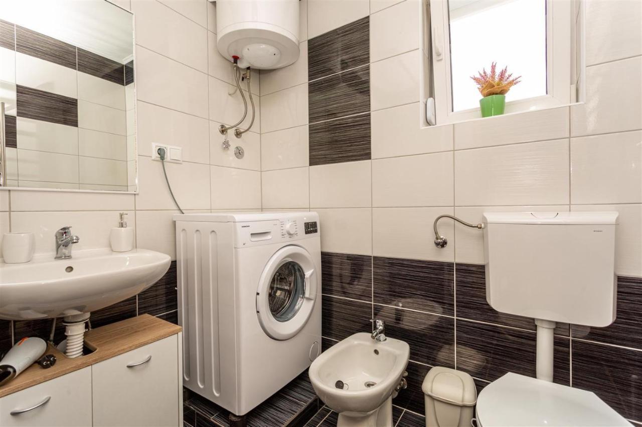 Apartment With A Private Swimming Pool, Garden & Bbq Gostinjac Exterior photo