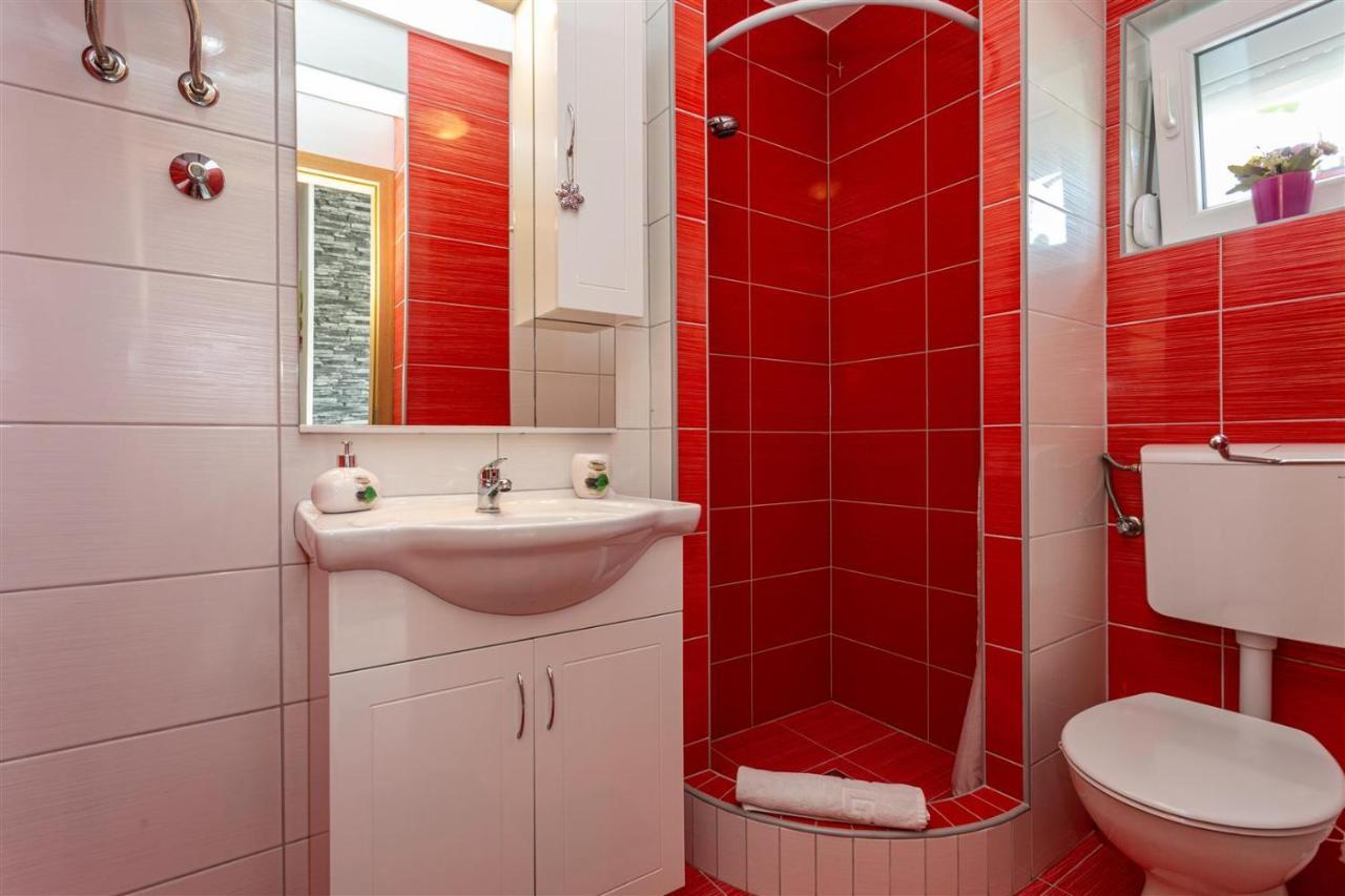 Apartment With A Private Swimming Pool, Garden & Bbq Gostinjac Exterior photo