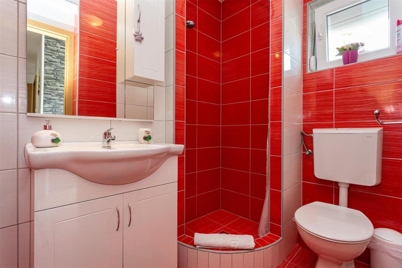 Apartment With A Private Swimming Pool, Garden & Bbq Gostinjac Exterior photo