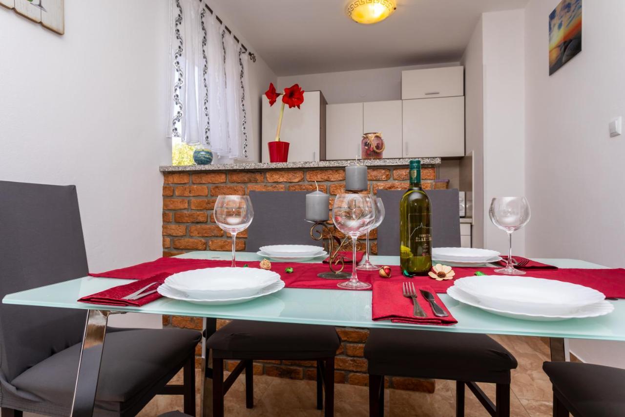 Apartment With A Private Swimming Pool, Garden & Bbq Gostinjac Exterior photo