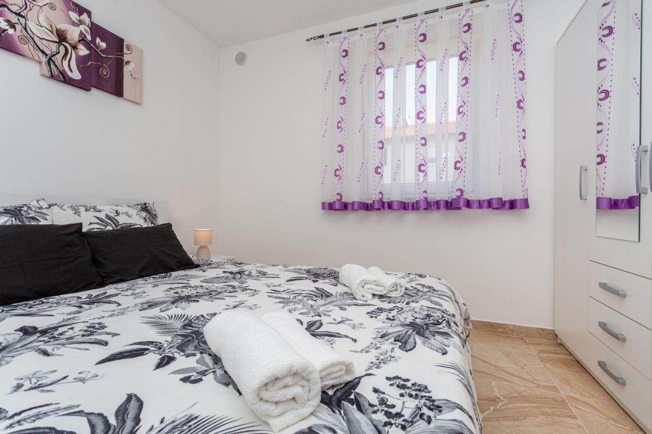 Apartment With A Private Swimming Pool, Garden & Bbq Gostinjac Exterior photo